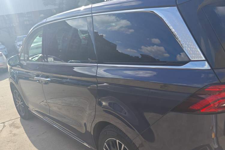 Used Roewe iMAX8 2023 400TGI Comfort Edition Exterior 5