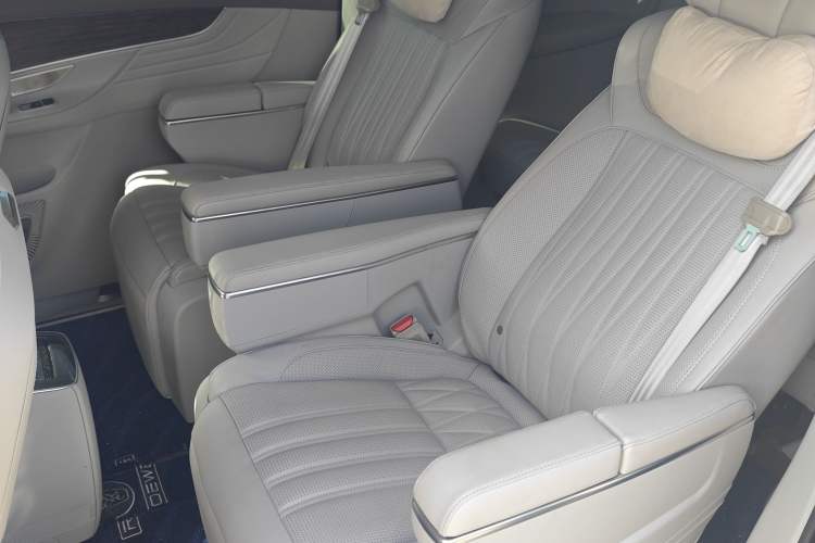 Used Roewe iMAX8 2023 400TGI Comfort Edition Interior 1