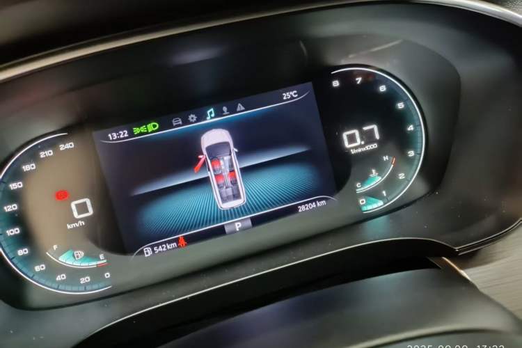 Used Roewe iMAX8 2022 400TGI Celebration Edition Odometer Close Up