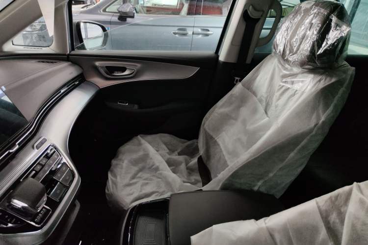 Used Roewe iMAX8 2023 400TGI Comfort Edition Interior 4