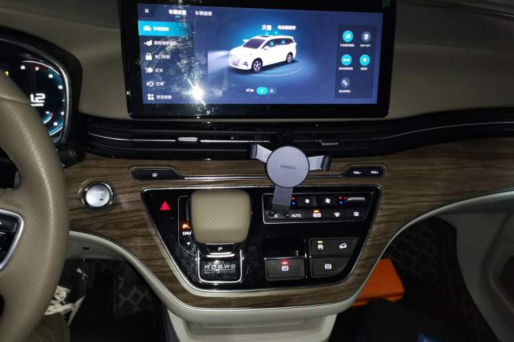 Used Roewe iMAX8 2023 400TGI Comfort Edition Audio And AC Panel