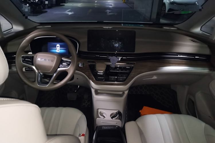 Used Roewe iMAX8 2023 400TGI Comfort Edition Center Console