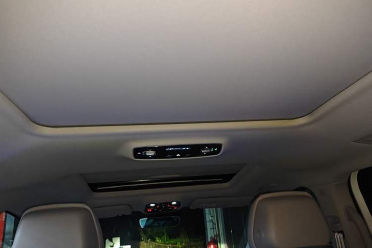 Used Roewe iMAX8 2023 400TGI Comfort Edition Headliner