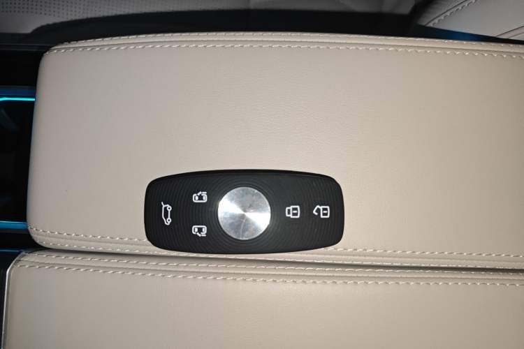 Used Roewe iMAX8 2023 400TGI Comfort Edition Interior 1