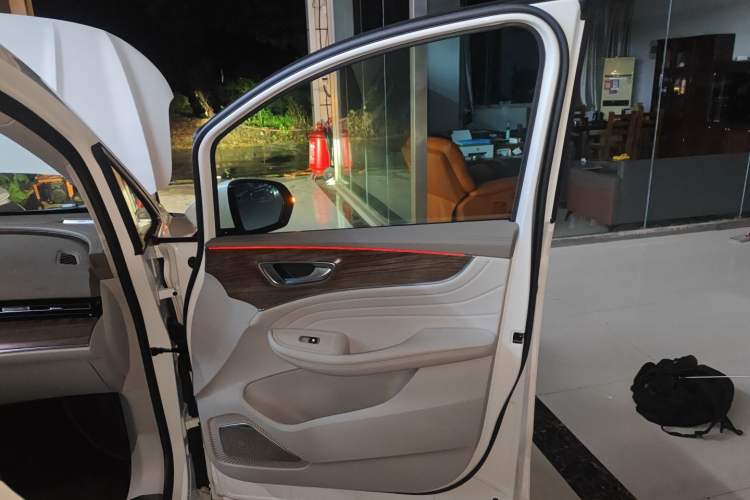 Used Roewe iMAX8 2023 400TGI Comfort Edition Interior 5
