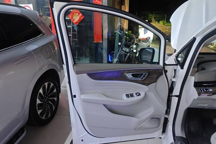 Used Roewe iMAX8 2023 400TGI Comfort Edition Interior 7