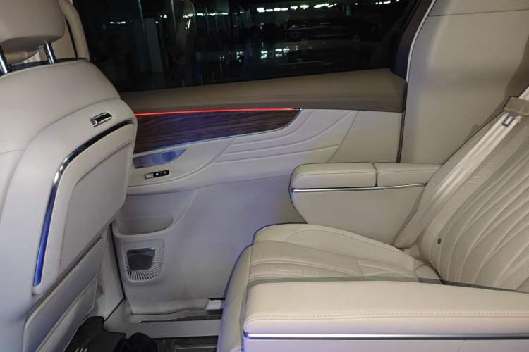 Used Roewe iMAX8 2023 400TGI Comfort Edition Interior 8