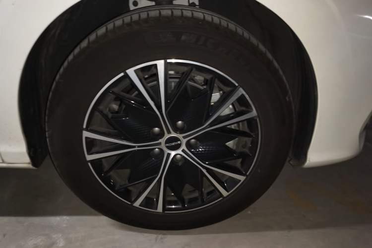 Used Roewe iMAX8 2023 400TGI Comfort Edition Right Front Wheel Hub