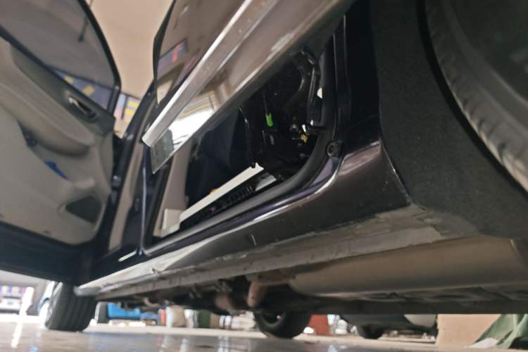 Used Roewe iMAX8 2021 400TGI Supreme Series Prestige Edition Left Side Sill