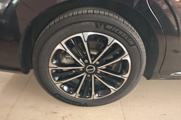 Used Roewe iMAX8 2021 400TGI Supreme Series Prestige Edition Right Rear Wheel Hub