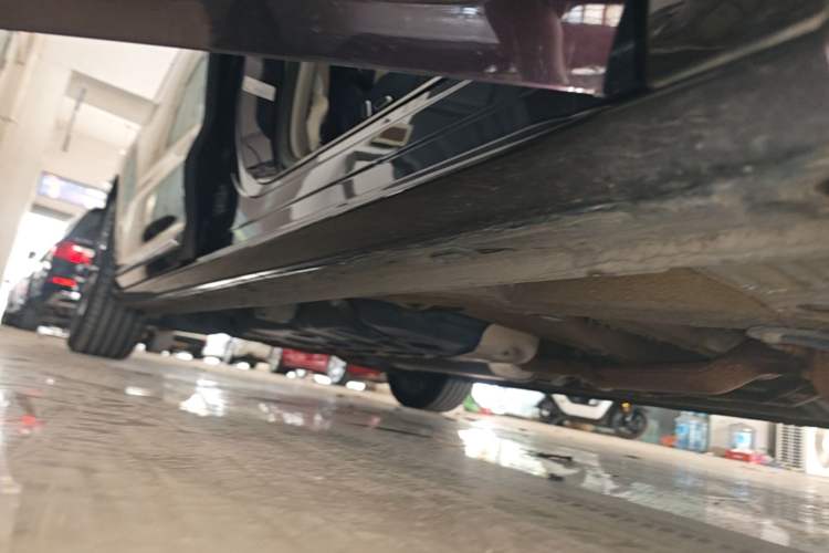 Used Roewe iMAX8 2021 400TGI Supreme Series Prestige Edition Right Side Sill