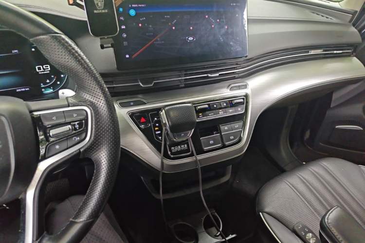 Used Roewe iMAX8 2021 400TGI Supreme Series Prestige Edition Audio And AC Panel