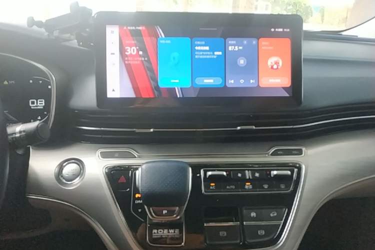 Used Roewe iMAX8 2021 400TGI Supreme Series Prestige Edition Audio And AC Panel