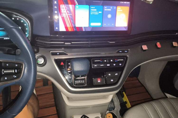 Used Roewe iMAX8 2021 400TGI Supreme Series Prestige Edition Audio And AC Panel