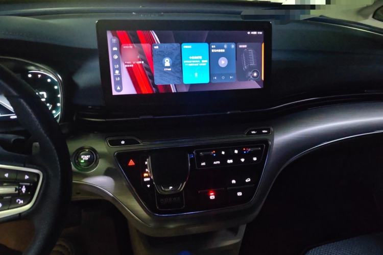 Used Roewe iMAX8 2021 400TGI Supreme Series Prestige Edition Audio And AC Panel