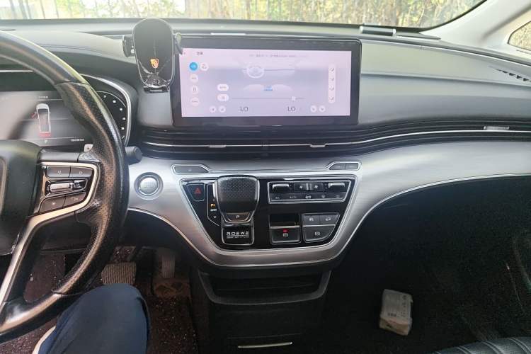 Used Roewe iMAX8 2021 400TGI Supreme Series Prestige Edition Audio And AC Panel