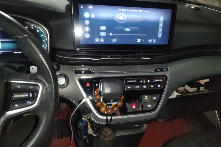 Used Roewe iMAX8 2021 400TGI Supreme Series Prestige Edition Audio And AC Panel