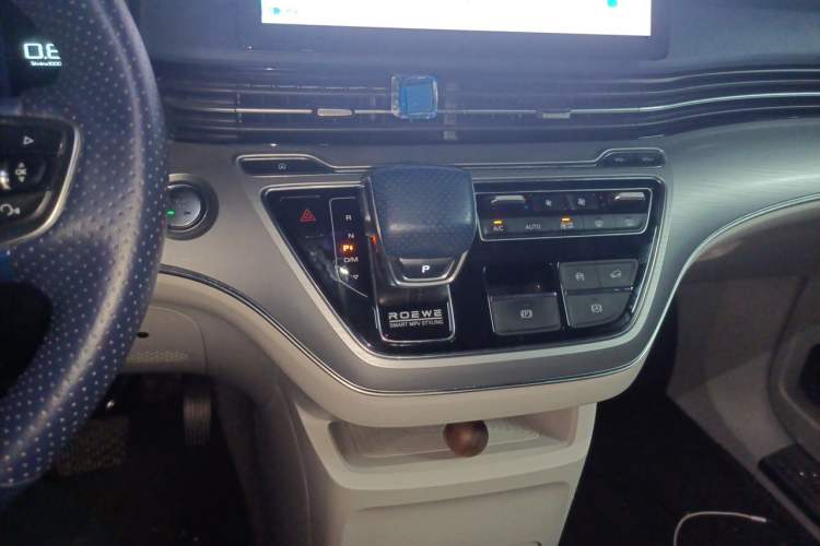 Used Roewe iMAX8 2021 400TGI Supreme Series Prestige Edition Audio And AC Panel