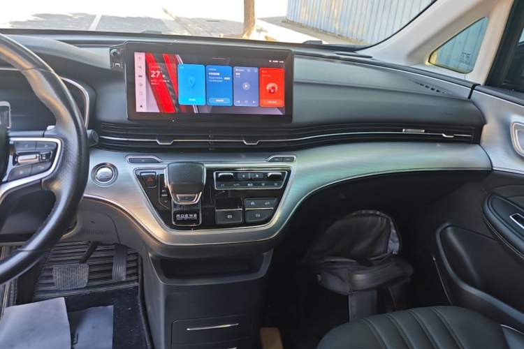 Used Roewe iMAX8 2021 400TGI Supreme Series Prestige Edition Audio And AC Panel
