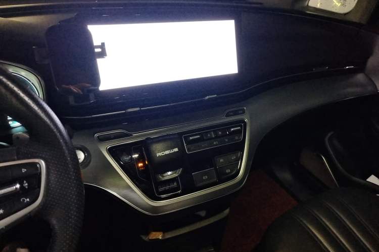 Used Roewe iMAX8 2021 400TGI Supreme Series Prestige Edition Audio And AC Panel