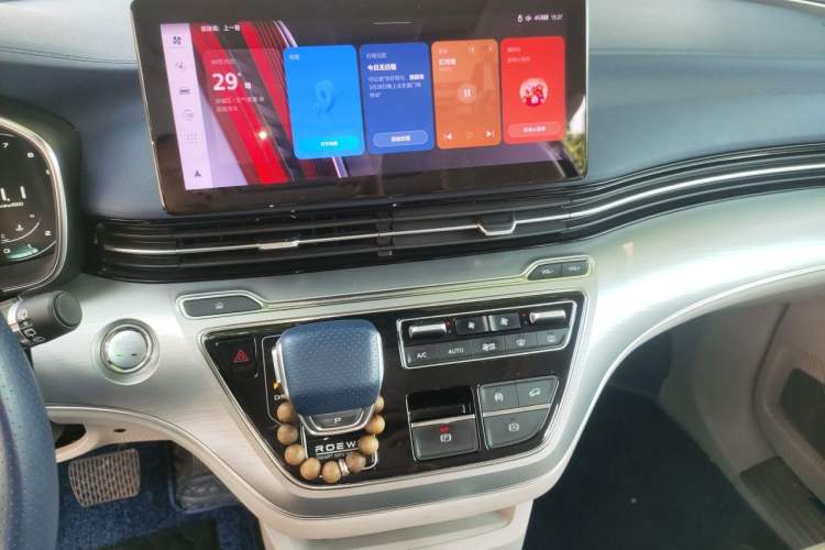 Used Roewe iMAX8 2021 400TGI Supreme Series Prestige Edition Audio And AC Panel