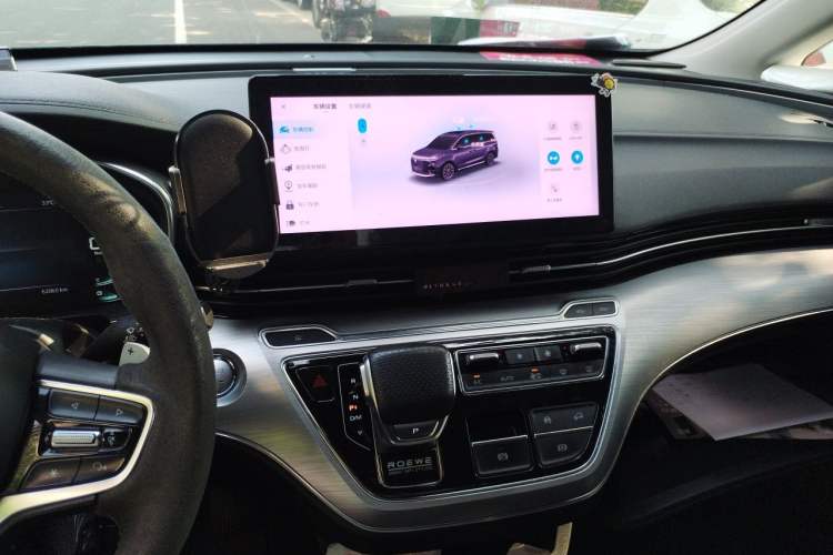 Used Roewe iMAX8 2021 400TGI Supreme Series Prestige Edition Audio And AC Panel