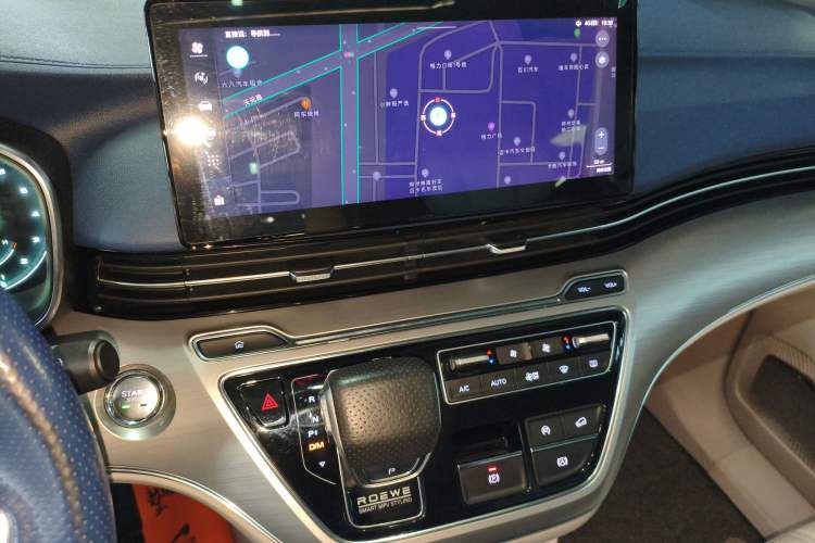 Used Roewe iMAX8 2021 400TGI Supreme Series Prestige Edition Audio And AC Panel