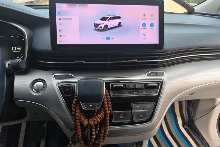 Used Roewe iMAX8 2021 400TGI Supreme Series Prestige Edition Audio And AC Panel