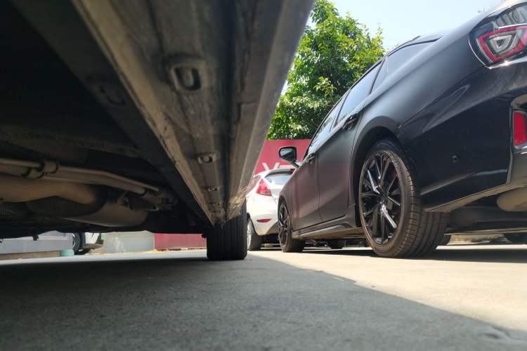 Used Roewe iMAX8 2021 400TGI Supreme Series Prestige Edition Chassis Front Left