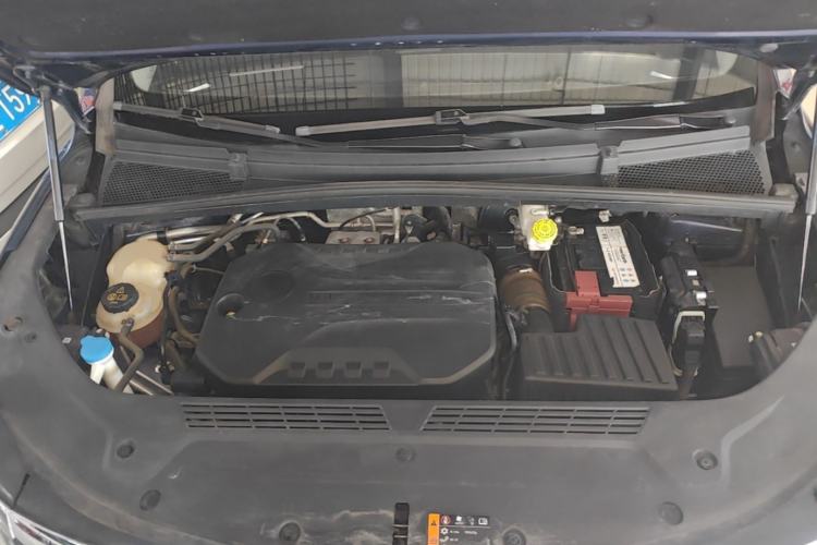 Used Roewe iMAX8 2021 Model 400TGI Exclusive Version for Key Accounts Engine Bay