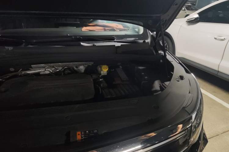 Used Roewe iMAX8 2021 400TGI Flagship Edition Engine Bay Left