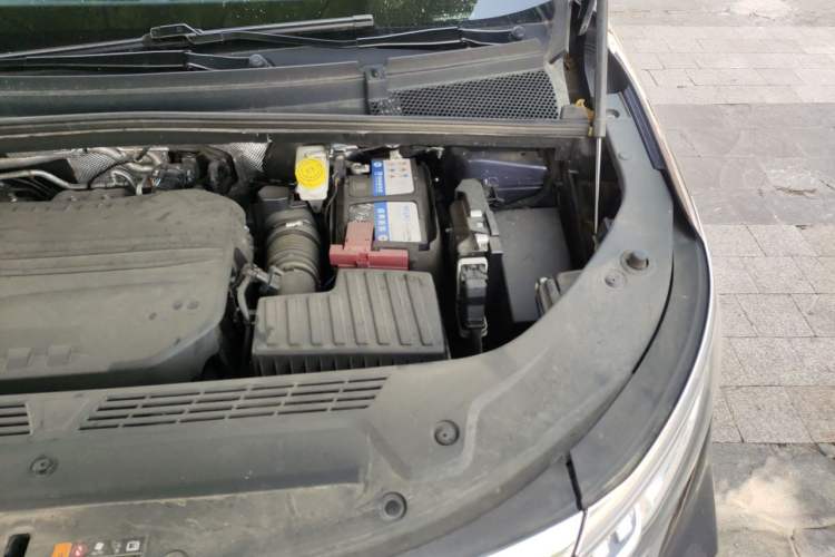 Used Roewe iMAX8 2021 400TGI Supreme Series Prestige Edition Engine Bay Left