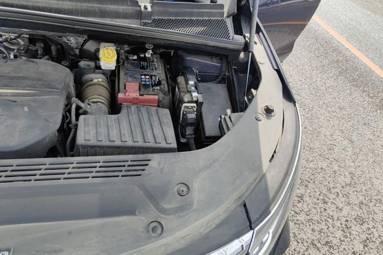 Used Roewe iMAX8 2021 400TGI Supreme Series Prestige Edition Engine Bay Left