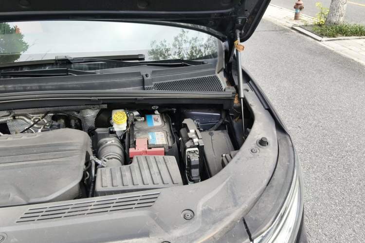 Used Roewe iMAX8 2021 400TGI Flagship Edition Engine Bay Left