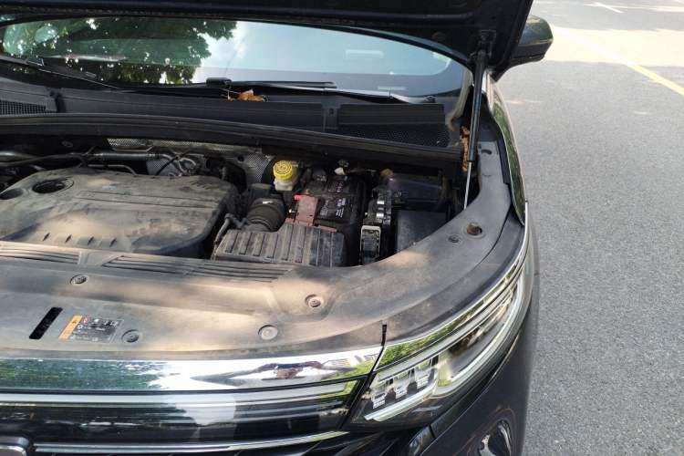Used Roewe iMAX8 2021 400TGI Supreme Series Prestige Edition Engine Bay Left