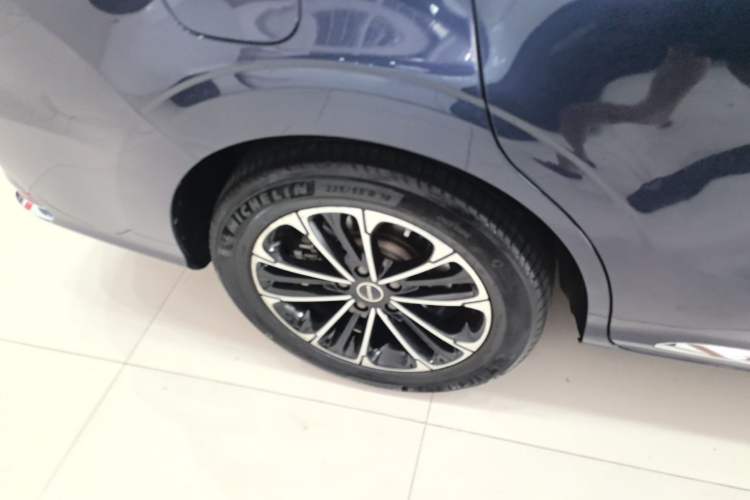 Used Roewe iMAX8 2021 400TGI Supreme Series Prestige Edition Exterior 2