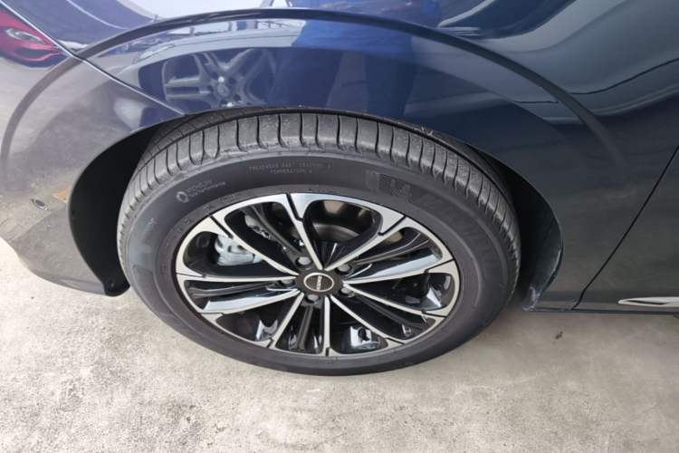 Used Roewe iMAX8 2021 400TGI Supreme Series Ultimate Edition Exterior 4