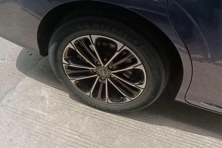 Used Roewe iMAX8 2021 400TGI Supreme Series Ultimate Edition Exterior 5