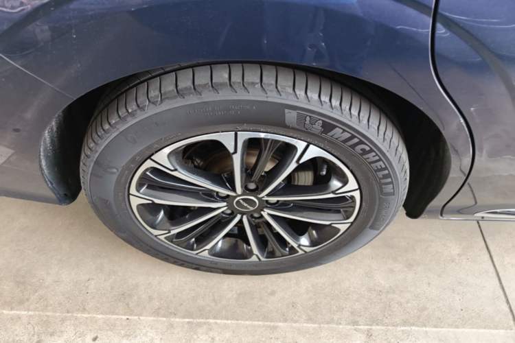 Used Roewe iMAX8 2021 400TGI Supreme Series Ultimate Edition Exterior 5