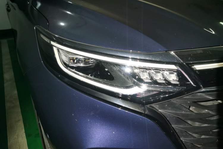 Used Roewe iMAX8 2021 400TGI Supreme Series Ultimate Edition Exterior 6