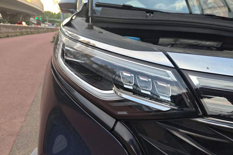 Used Roewe iMAX8 2021 400TGI Supreme Series Prestige Edition Exterior 6