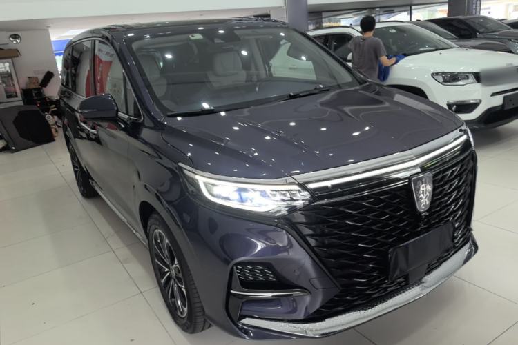 Used Roewe iMAX8 2021 400TGI Supreme Series Prestige Edition Front Right 45 Deg