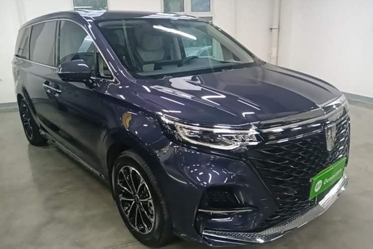 Used Roewe iMAX8 2021 400TGI Supreme Series Prestige Edition Front Right 45 Deg