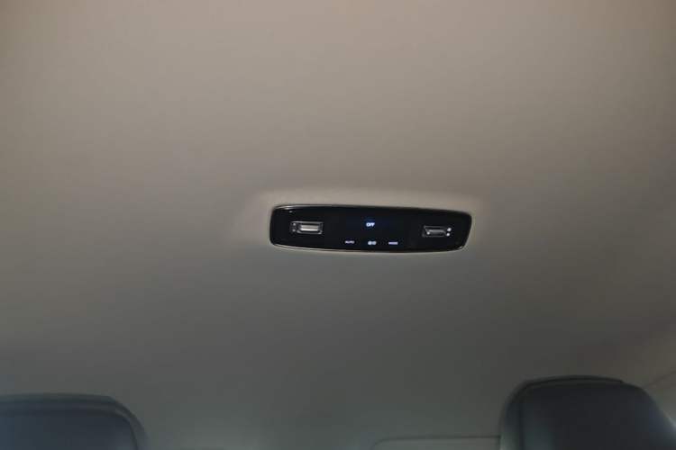 Used Roewe iMAX8 2021 Model 400TGI Exclusive Version for Key Accounts Headliner