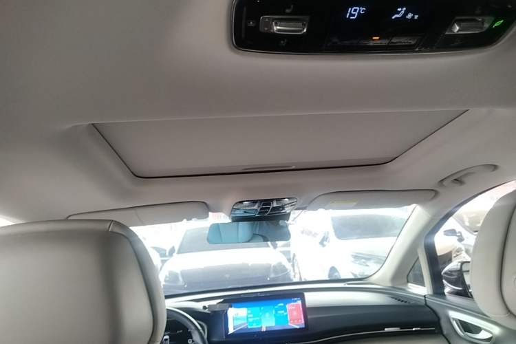 Used Roewe iMAX8 2021 400TGI Supreme Series Prestige Edition Headliner