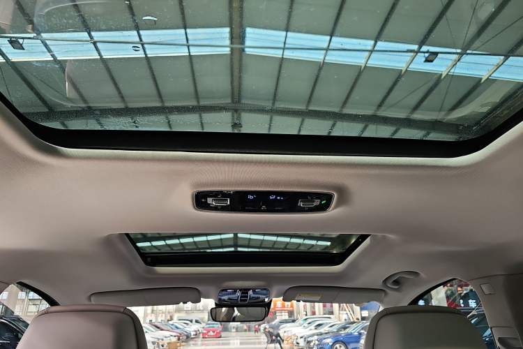 Used Roewe iMAX8 2021 400TGI Supreme Series Ultimate Edition Headliner