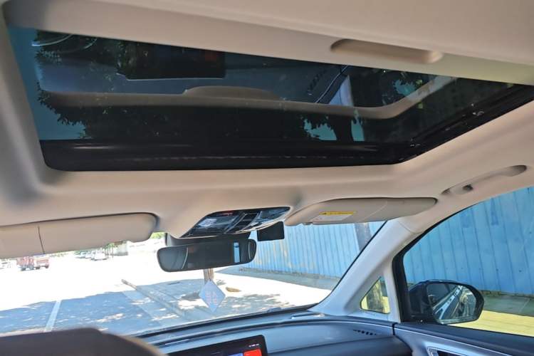Used Roewe iMAX8 2021 400TGI Supreme Series Prestige Edition Headliner