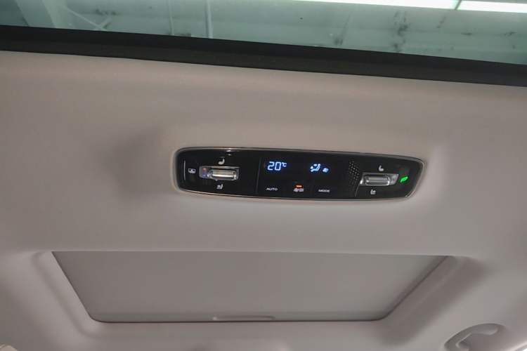 Used Roewe iMAX8 2021 400TGI Supreme Series Prestige Edition Headliner