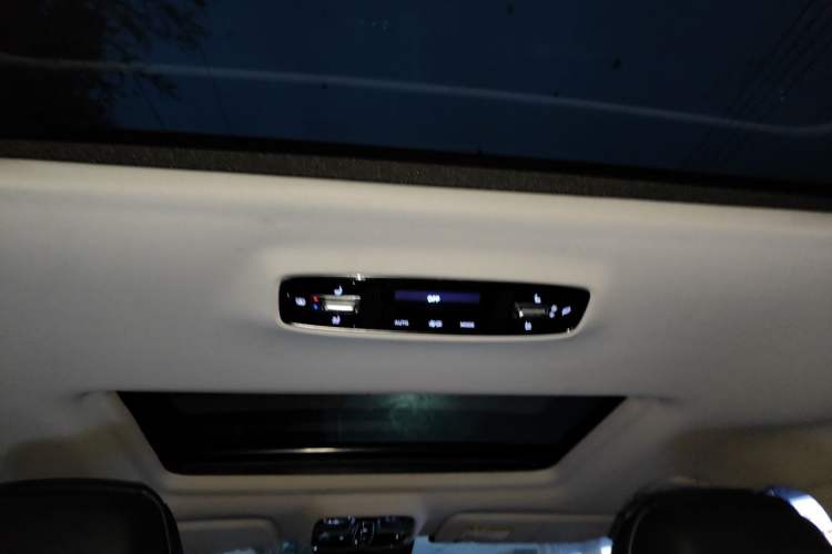 Used Roewe iMAX8 2021 400TGI Supreme Series Prestige Edition Headliner