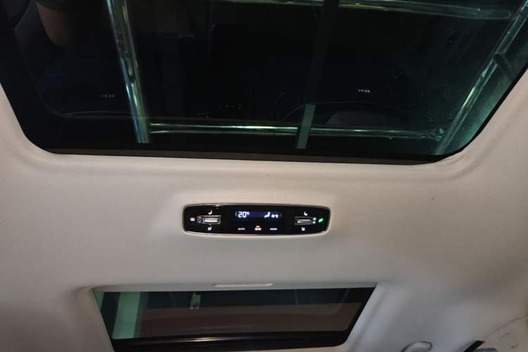 Used Roewe iMAX8 2021 400TGI Supreme Series Ultimate Edition Headliner